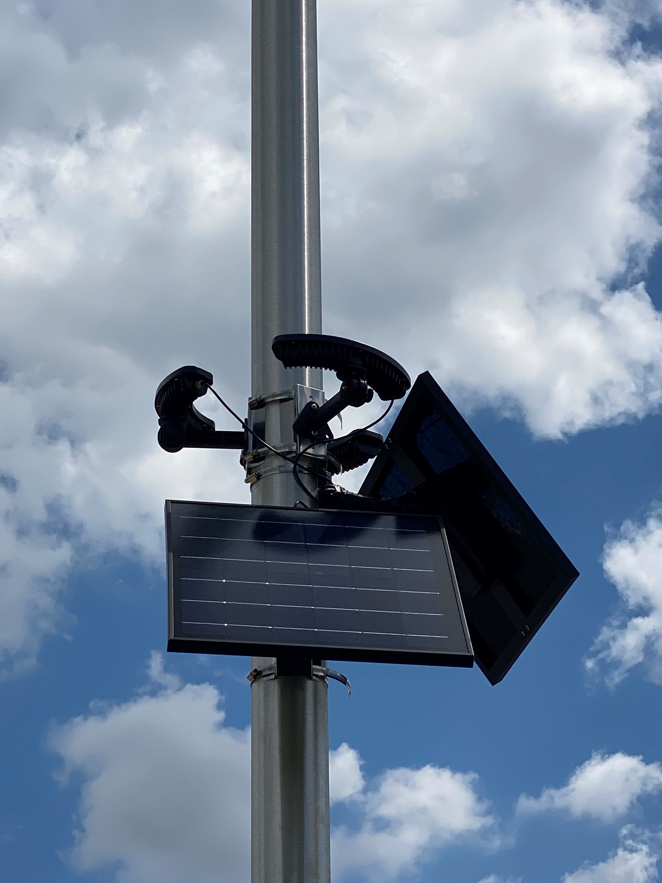 1980LM Solar LED Flag Pole Light